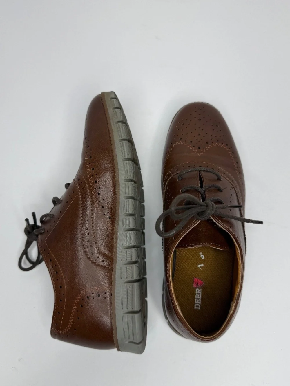 Deerstags Benton Jr Boys Wingtip Dress Shoes, Brown Size US 3.5